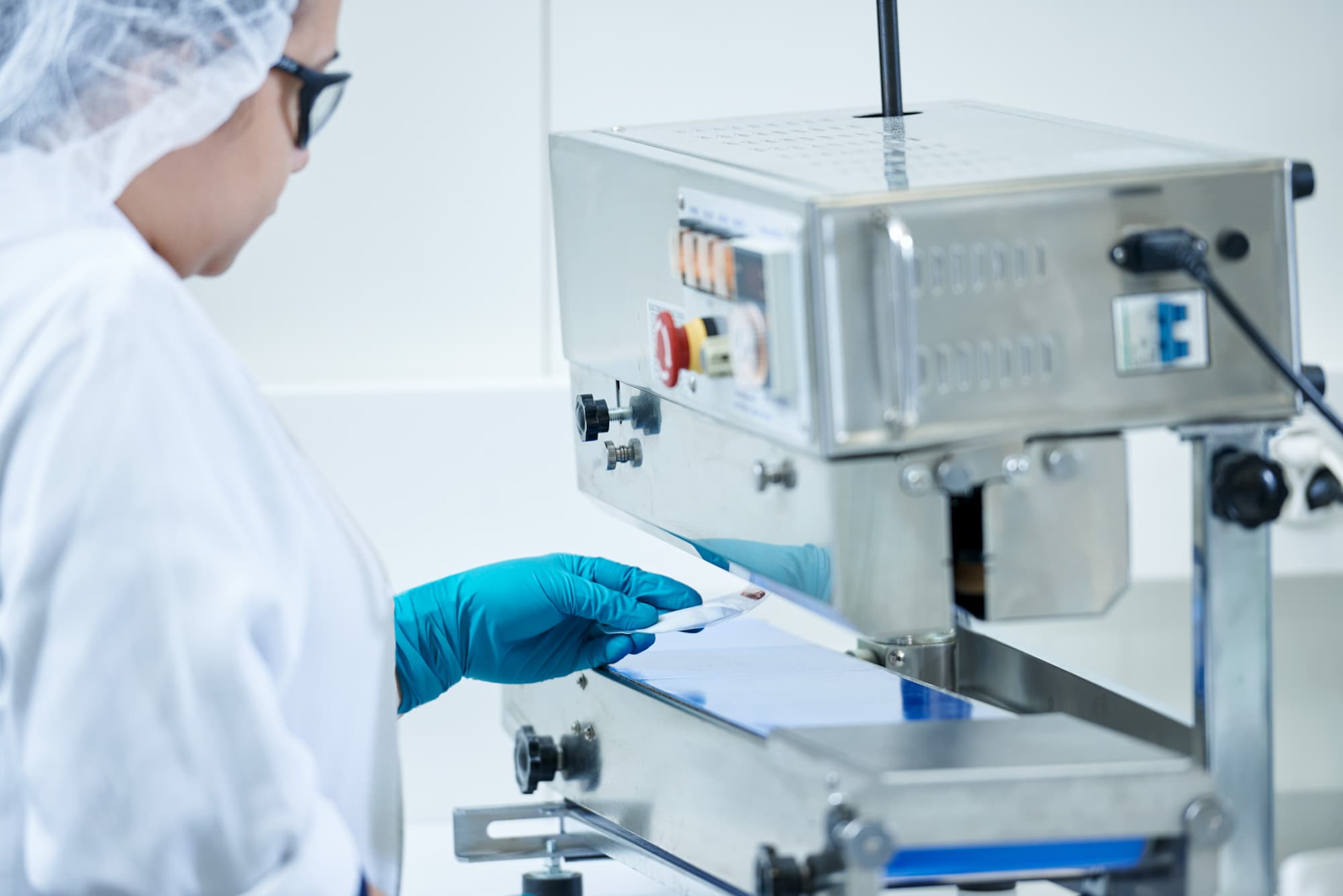 Abatech Filling and Packaging | Production of Adhesives | Production | Abatech